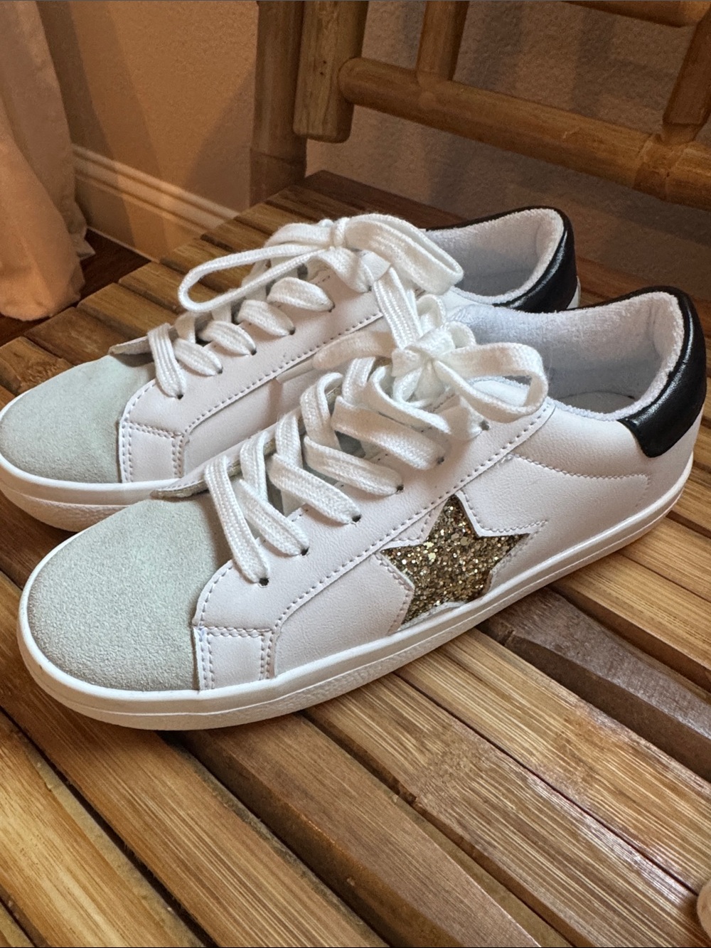 ⭐️ 6.5 Steve Madden White Lace-Up Starling Sneakers with Gold Glitter Star NWOT